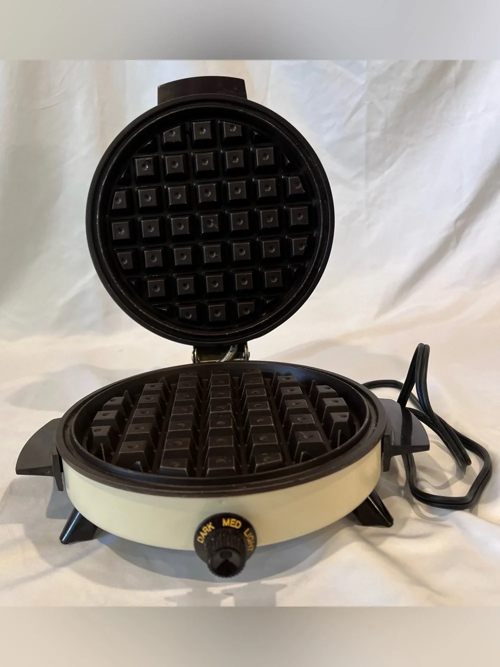Vintage Toastmaster Belgian Waffle Maker Floral Cream